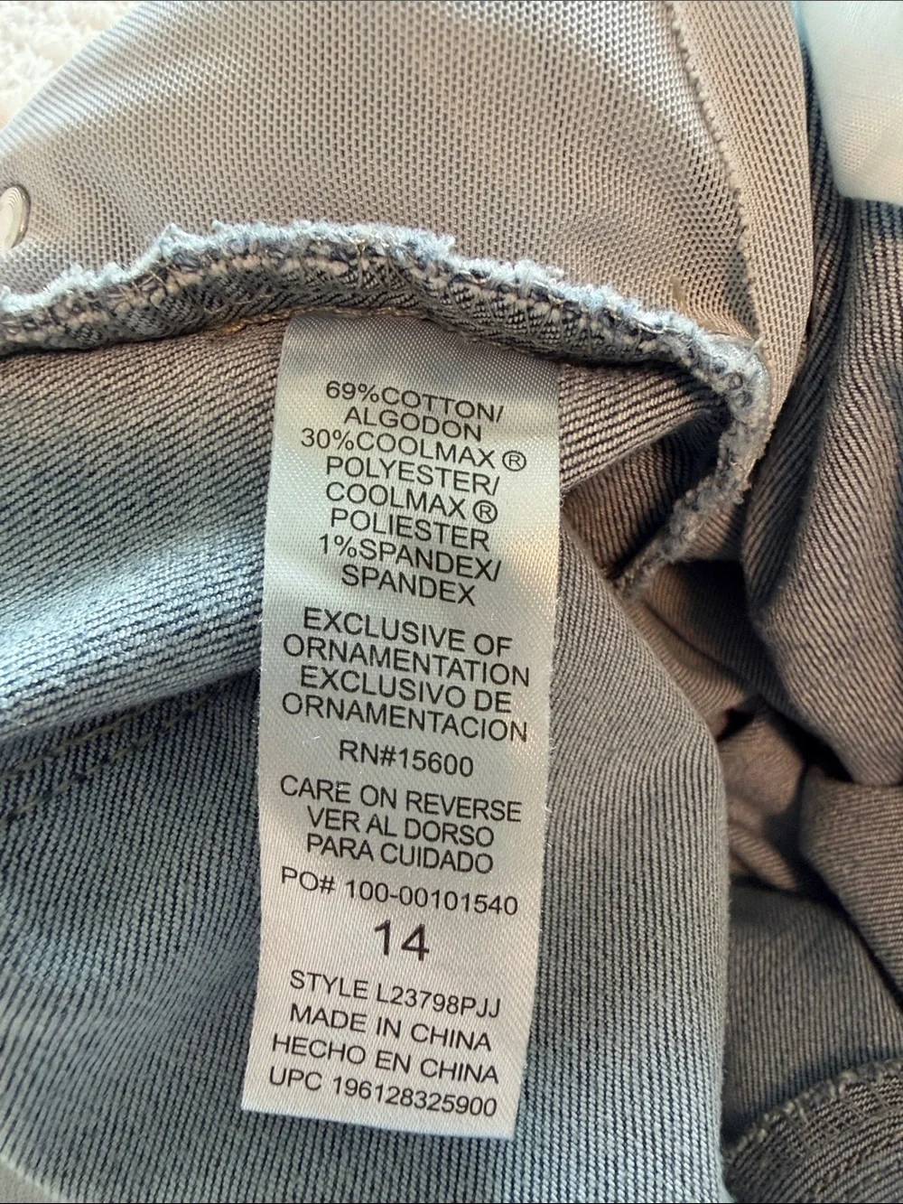 Wit & Wisdom Light Blue Distressed Capri Jeans. Elastic Waist. Size 14.